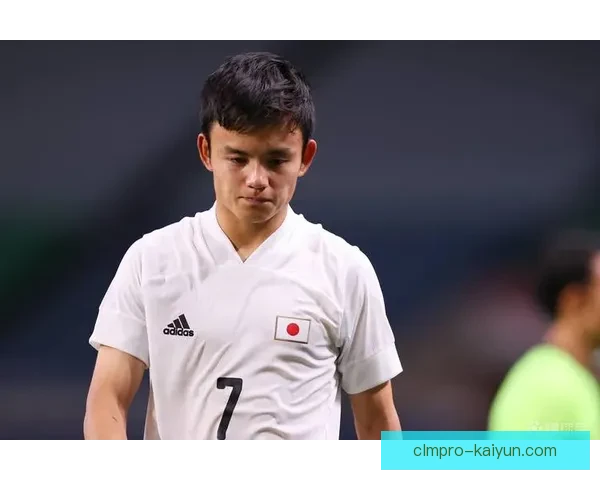 久保建英热身表现稳健，积极应对赛场辱骂挑战