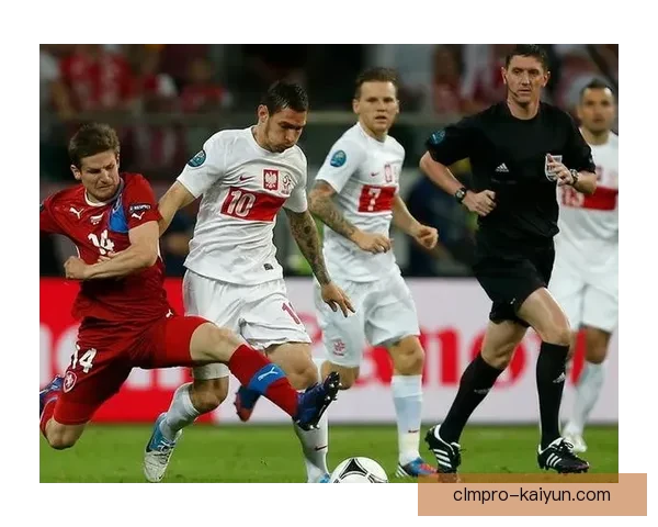 捷克在欧预赛中表现稳健，成功晋级决赛阶段引发关注